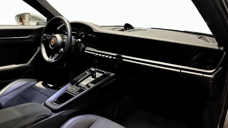 Begagnad Porsche 911 Carrera GTS 480 HK (353 kW) 2022 Silver Sportkupé