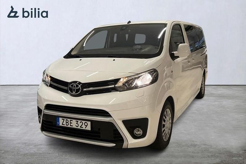 Vit Begagnad 2021 Toyota Proace Verso Kombi | 369 900 kr (Bra pris) - Bild 1/4
