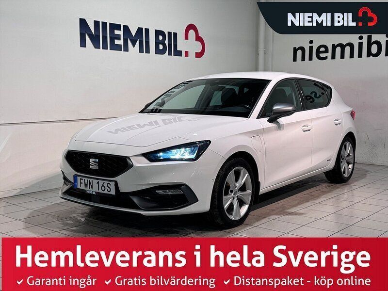 Vit Begagnad 2021 Seat Leon FR Halvkombi | 219 900 kr (Marknadspris) - Bild 1/3