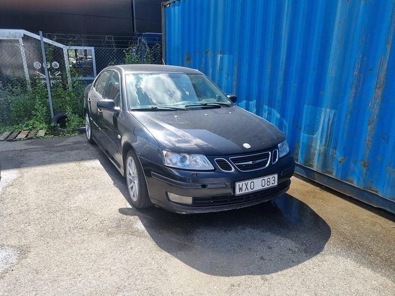 Svart Begagnad 2005 Saab 9-3 Vector Sedan | 5 000 kr - Bild 1/4