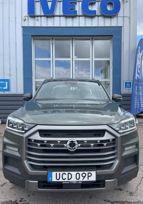 Grön Begagnad 2024 Ssangyong (KGM) Musso Pickup | 523 625 kr (Bra pris) - Bild 1/4