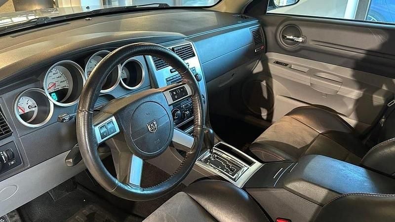 Begagnad Dodge Magnum 431 HK (317 kW) 2007 Silver Kombi