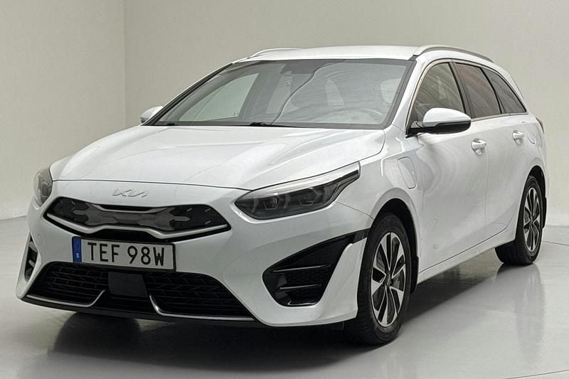 Vit Begagnad 2023 Kia Ceed Sportswagon Advance Kombi | 179 000 kr (Superpris) - Bild 1/4