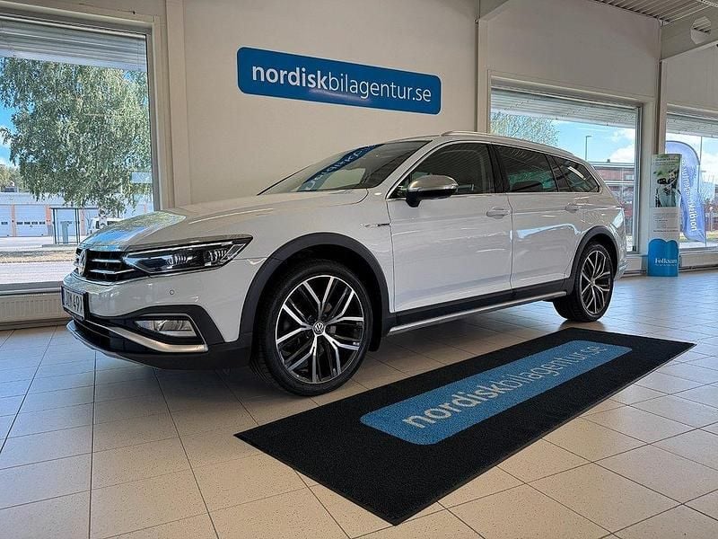 Vit Begagnad 2019 VW Passat Alltrack Executive Kombi | 219 900 kr (Lite dyr) - Bild 1/4