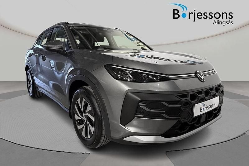 Grå Ny 2026 VW T-Roc SUV | 344 900 kr (Superpris) - Bild 1/4