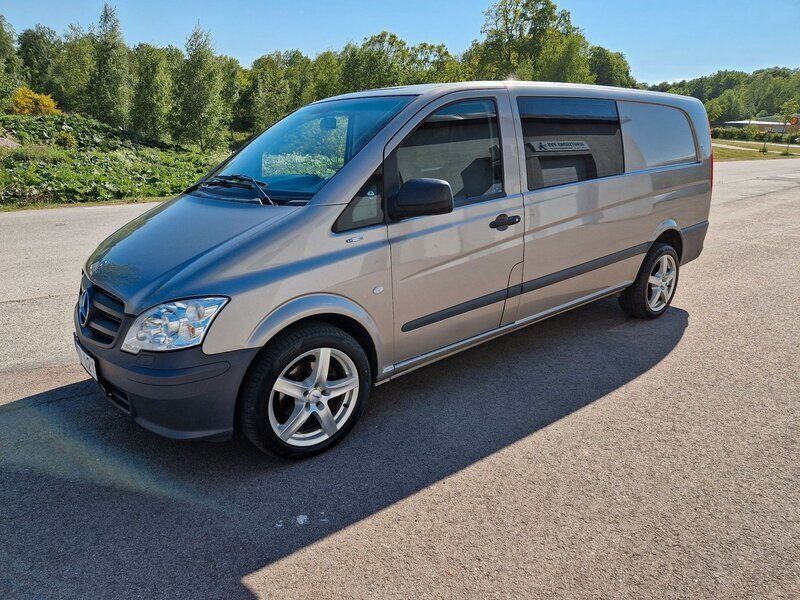 Grå Begagnad 2012 Mercedes Vito Minibuss | 149 800 kr (Dyr) - Bild 1/4