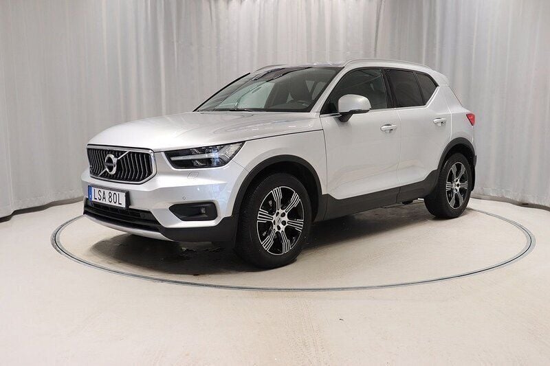 Silver Begagnad 2019 Volvo XC40 Inscription SUV | 229 800 kr (Marknadspris) - Bild 1/4