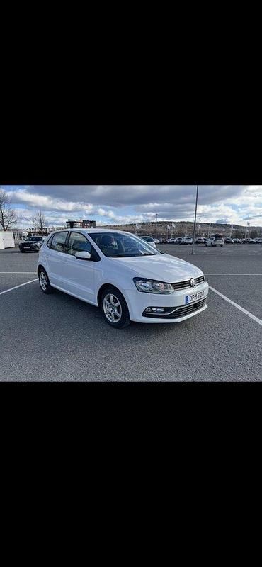 Vit Begagnad 2015 VW Polo Halvkombi | 85 000 kr (Marknadspris) - Bild 1/4