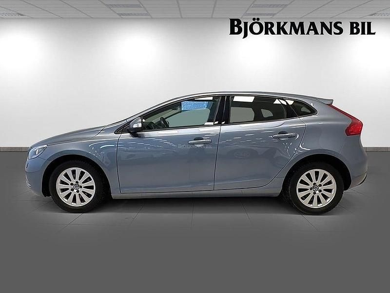 Begagnad Volvo V40 Business Edition 152 HK (111 kW) 2017 Ljusblå Kombi