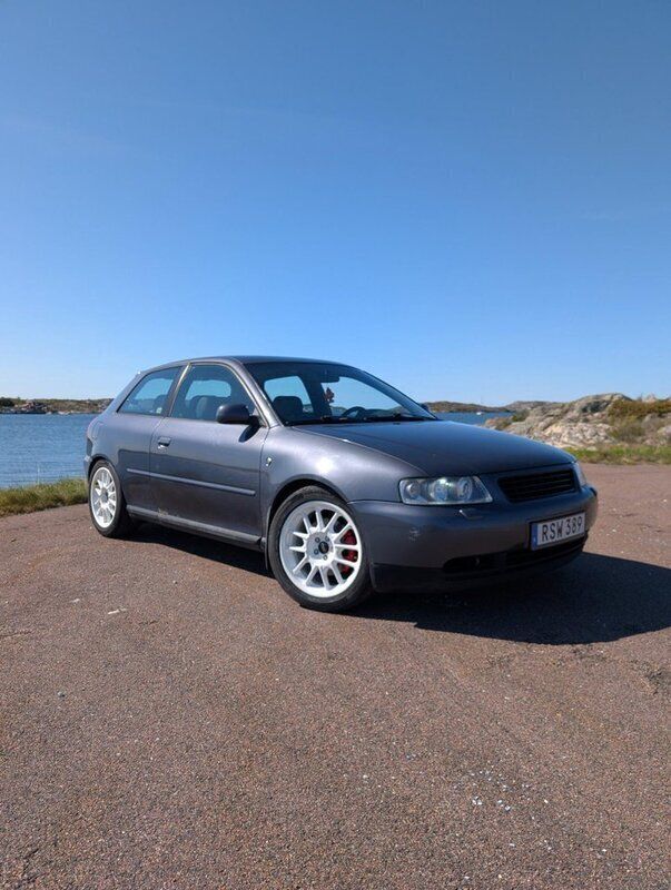 Grå Begagnad 2000 Audi A3 Halvkombi | 25 000 kr - Bild 1/4