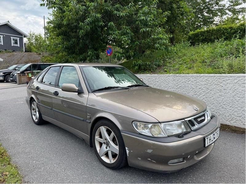 Brun Begagnad 2002 Saab 9-3 Aero Halvkombi | 24 000 kr (Marknadspris) - Bild 1/4