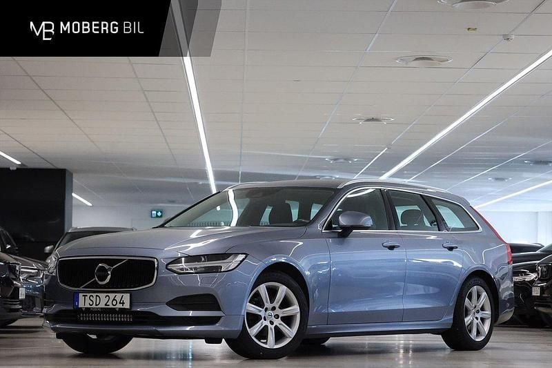 Ljusblå Begagnad 2018 Volvo V90 Momentum Kombi | 204 900 kr (Marknadspris) - Bild 1/3