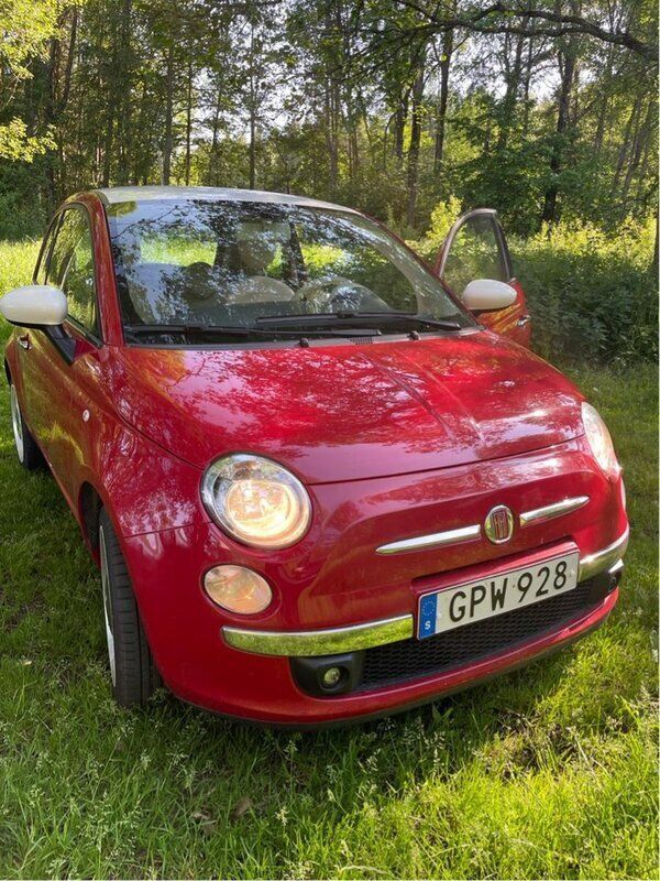 Röd Begagnad 2015 Fiat 500 Lounge Halvkombi | 65 000 kr (Marknadspris) - Bild 1/4