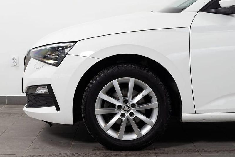 Begagnad Skoda Scala 116 HK (85 kW) 2020 Vit Halvkombi