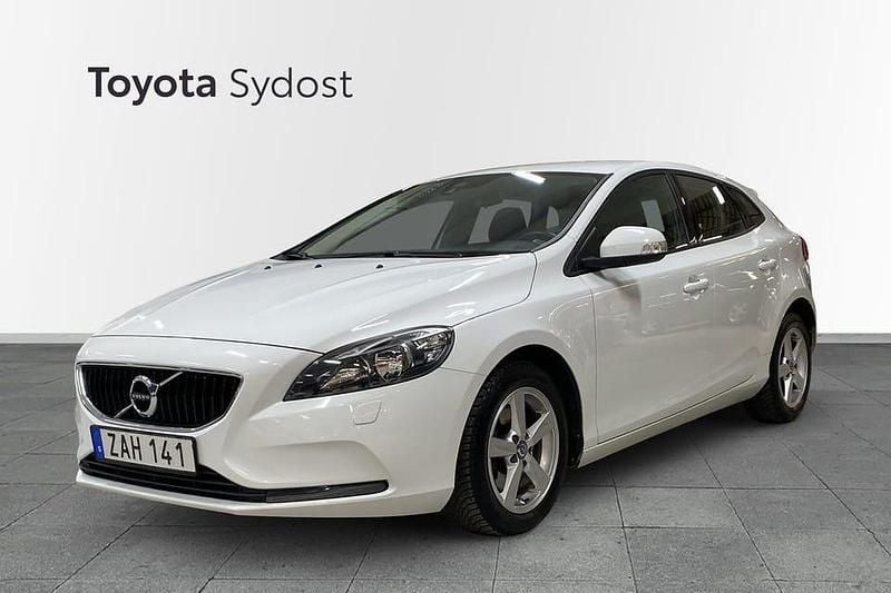 Begagnad Volvo V40 Kinetic 154 HK (113 kW) 2018 Vit
