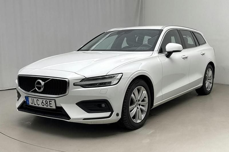 Vit Begagnad 2021 Volvo V60 Momentum Kombi | 239 000 kr (Superpris) - Bild 1/4