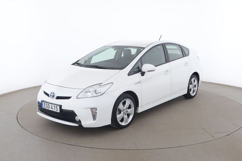 Vit Begagnad 2015 Toyota Prius Halvkombi | 131 000 kr (Superpris) - Bild 1/4