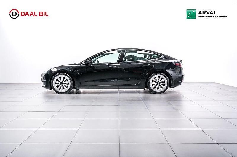 Svart Begagnad 2021 Tesla Model 3 Long Range AWD Sedan | 294 700 kr (Marknadspris) - Bild 1/4