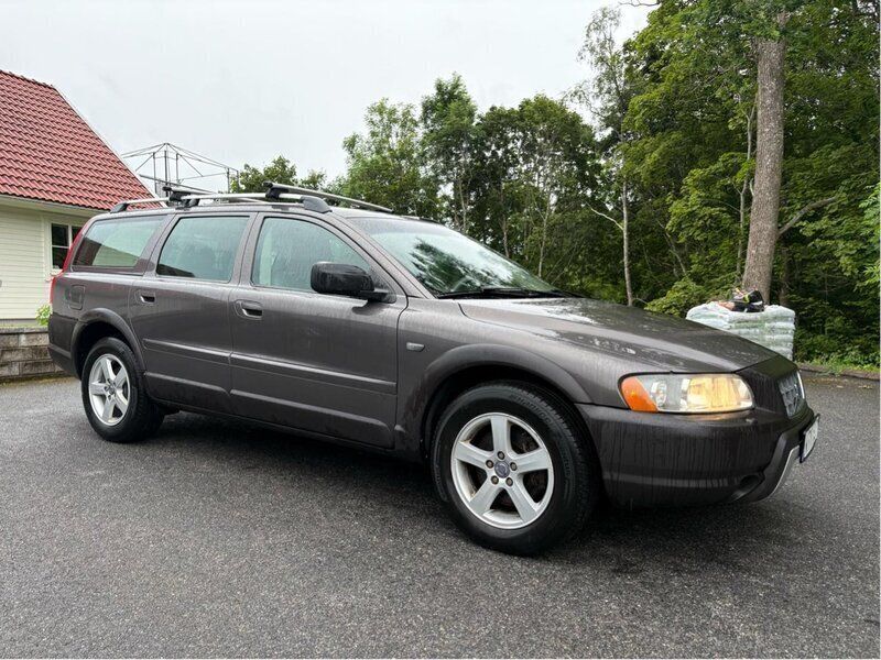 Brun Begagnad 2005 Volvo XC70 SUV | 65 000 kr (Lite dyr) - Bild 1/4