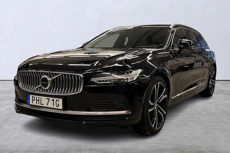 Begagnad Volvo V90 Core 253 HK (186 kW) 2023 Svart Kombi