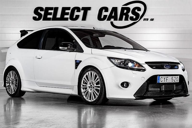 Begagnad Ford Focus RS 350 HK (257 kW) 2010 Vit Halvkombi