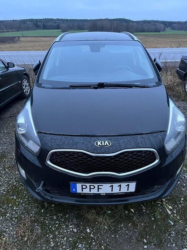 Begagnad Kia Carens 115 HK (84 kW) 2015 Svart Minibuss