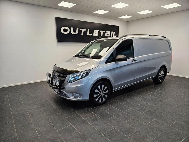 Silver Begagnad 2023 Mercedes Vito Minibuss | 429 000 kr - Bild 1/4