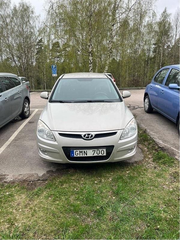 Silver Begagnad 2008 Hyundai i30 Halvkombi | 8 999 kr (Superpris) - Bild 1/3