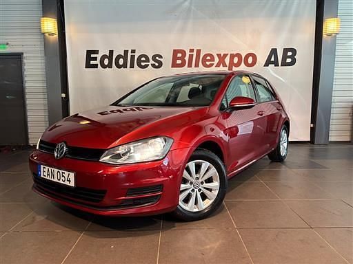 Sunset röd metallic Begagnad 2015 VW Golf VII Halvkombi | 119 900 kr (Marknadspris) - Bild 1/4