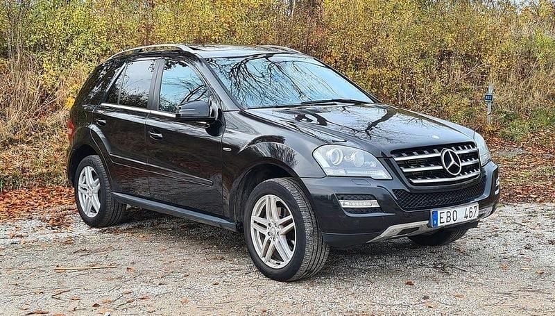 Svart Begagnad 2011 Mercedes ML350 SUV | 139 900 kr (Marknadspris) - Bild 1/4