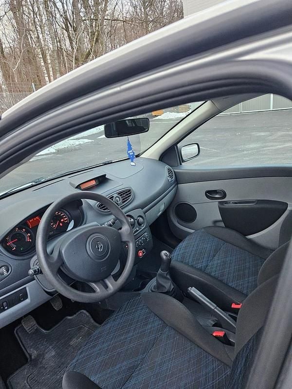 Begagnad Renault Clio R.S. 75 HK (55 kW) 2007 Halvkombi