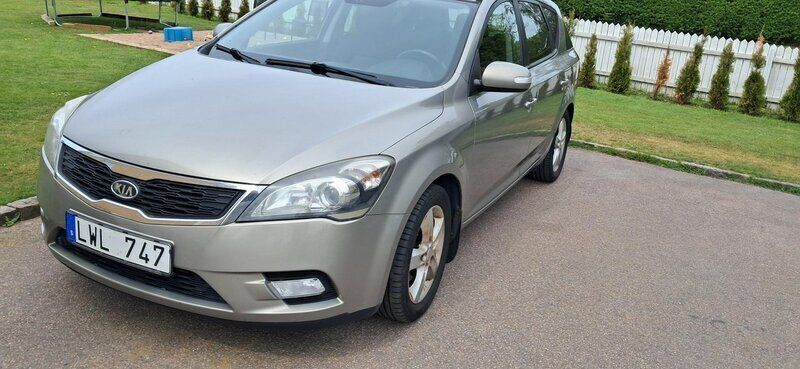 Silver Begagnad 2012 Kia Ceed Sportswagon Kombi | 36 000 kr (Marknadspris) - Bild 1/4