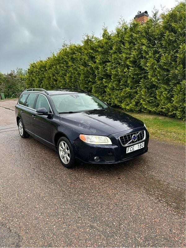 Blå Begagnad 2012 Volvo V70 Momentum Kombi | 55 000 kr (Bra pris) - Bild 1/3