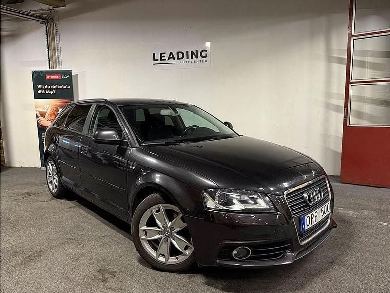 Grå Begagnad 2010 Audi A3 Sportback S-Line Halvkombi | 79 900 kr (Lite dyr) - Bild 1/4