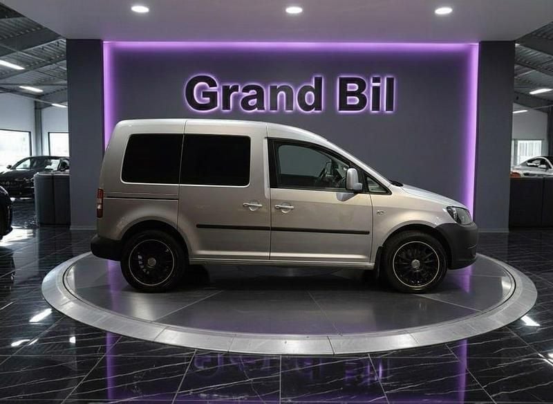 Begagnad VW Caddy 102 HK (75 kW) 2015 Silver Minibuss
