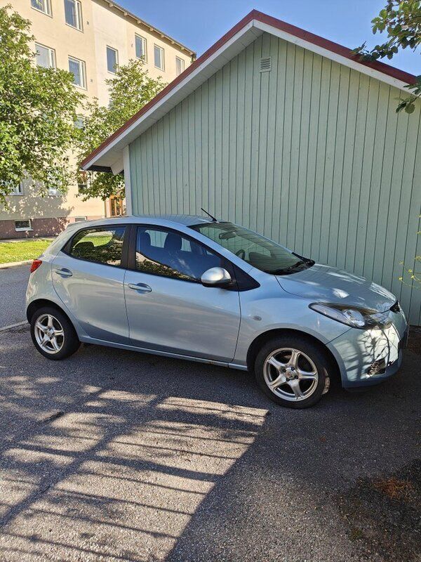 Blå Begagnad 2008 Mazda 2 Halvkombi | 18 000 kr (Bra pris) - Bild 1/4