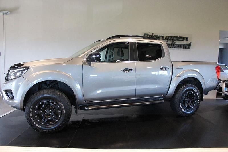 Grå (grå metallic) Begagnad 2019 Nissan Navara 360º Pickup | 329 900 kr (Lite dyr) - Bild 1/4