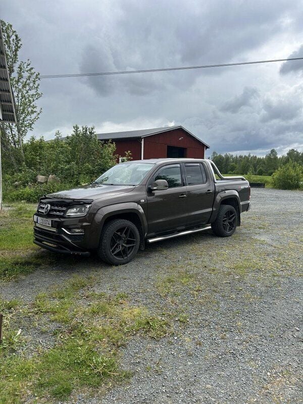 Brun Begagnad 2017 VW Amarok Pickup | 250 000 kr - Bild 1/3