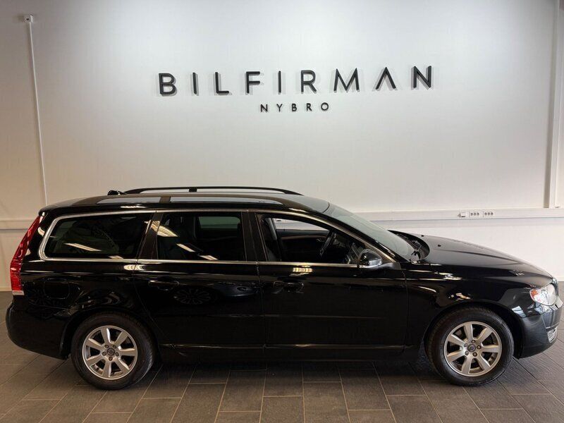 Svart Begagnad 2014 Volvo V70 Momentum Kombi | 119 900 kr (Marknadspris) - Bild 1/4