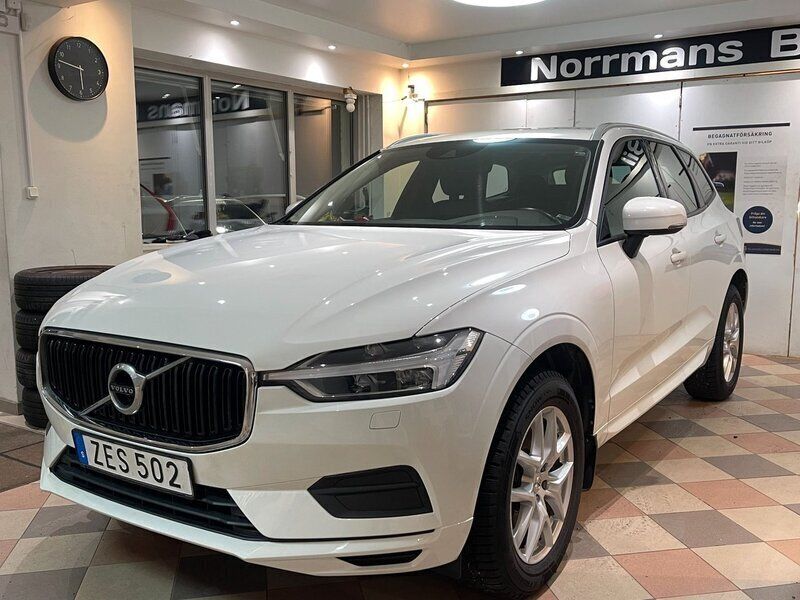 Vit Begagnad 2018 Volvo XC60 Momentum SUV | 259 900 kr (Marknadspris) - Bild 1/4