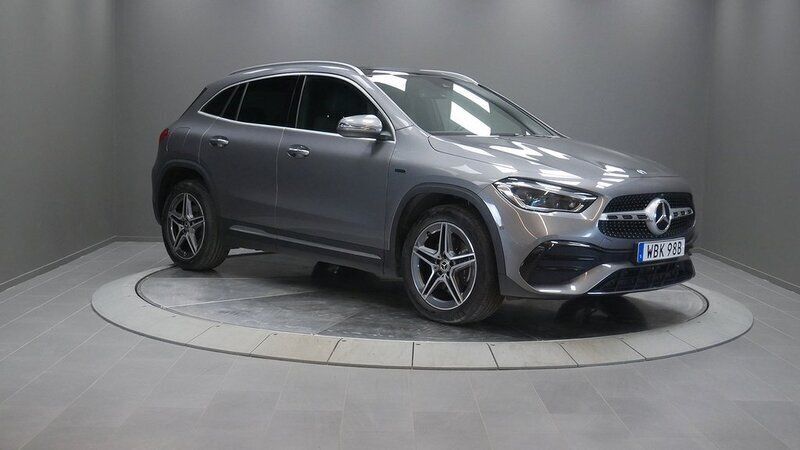 Mörkgrå Begagnad 2020 Mercedes GLA250 AMG SUV | 369 000 kr (Marknadspris) - Bild 1/4