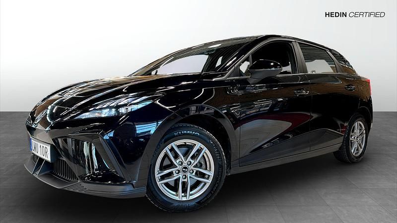 Svart Begagnad 2023 MG MG4 EV Halvkombi | 249 900 kr (Marknadspris) - Bild 1/4
