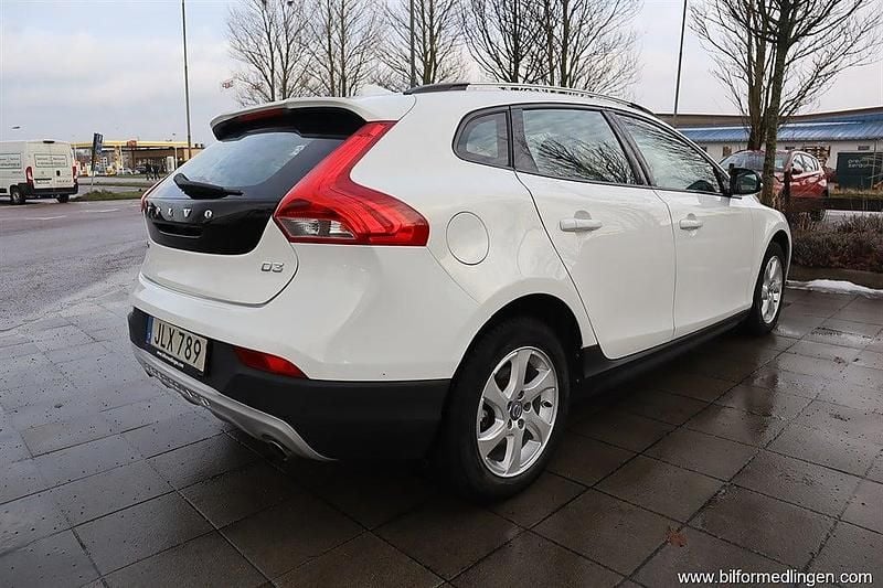 Begagnad Volvo V40 Momentum 150 HK (110 kW) 2014 Vit samma som bilen Halvkombi