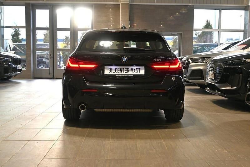 Begagnad BMW 118 M Sport 136 HK (100 kW) 2021 Svart Halvkombi