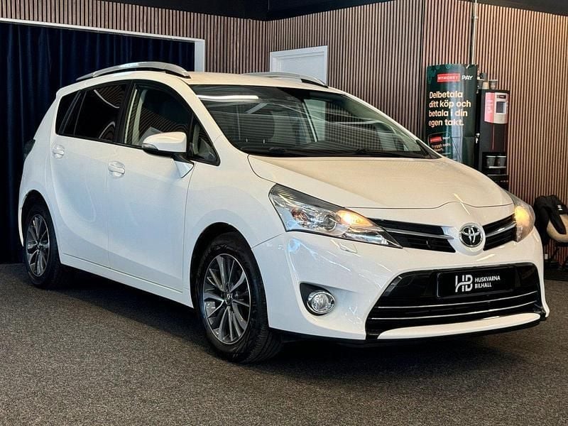 Vit Begagnad 2016 Toyota Verso Multidrive S Minibuss | 129 900 kr (Marknadspris) - Bild 1/4
