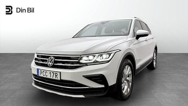 Vit Begagnad 2023 VW Tiguan Elegance SUV | 379 900 kr (Marknadspris) - Bild 1/4