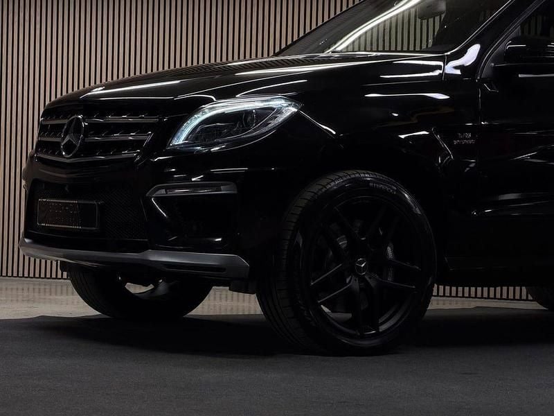 Begagnad Mercedes ML63 AMG AMG 525 HK (386 kW) 2013 Svart SUV