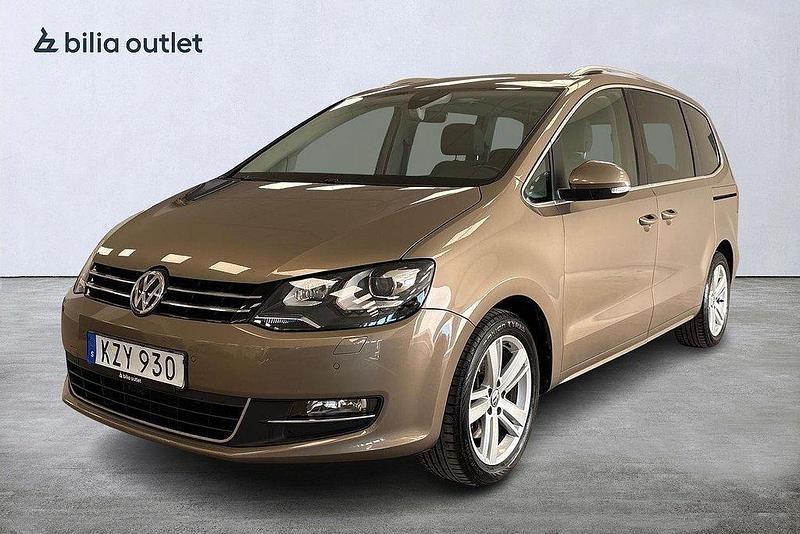 Ljusbrun (brun) Begagnad 2017 VW Sharan Minibuss | 284 000 kr (Marknadspris) - Bild 1/4