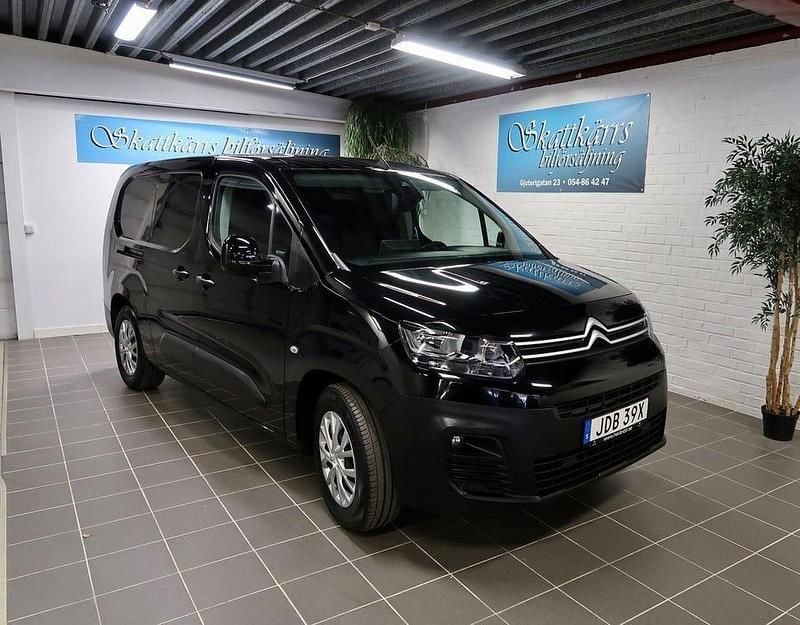Begagnad Citroën e-Berlingo 100 kW (136 HK) 2022 Svart Minibuss