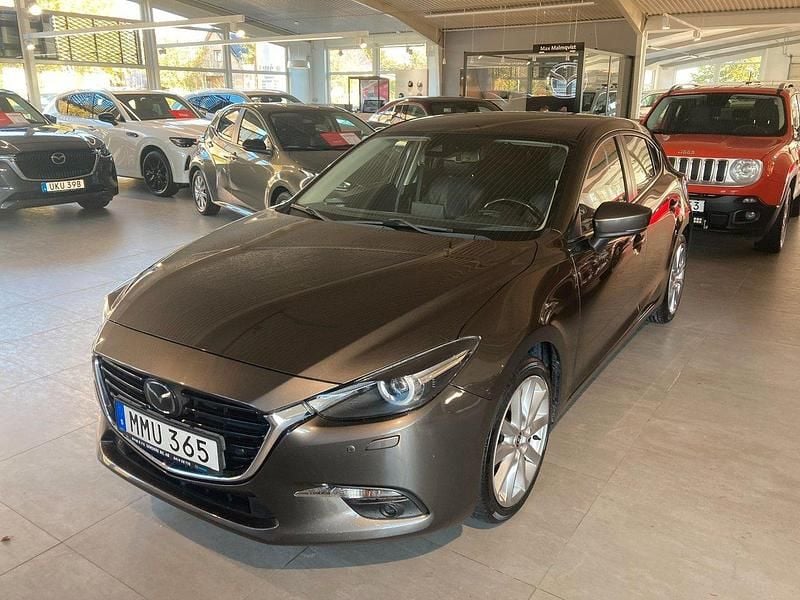 Brun Begagnad 2016 Mazda 3 Optimum Halvkombi | 149 500 kr (Lite dyr) - Bild 1/4
